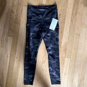 Athleta Ultimate Camo 7/8 Tight size XS